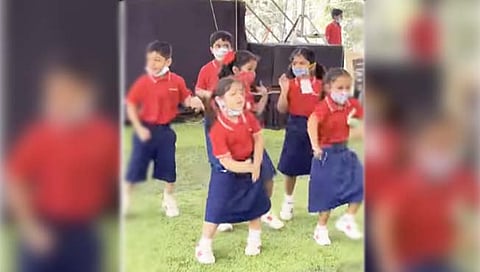 Viral Video : शाळकरी चिमुकलीचा डान्स पाहून नेटकरी झाले ‘सैराट’ !