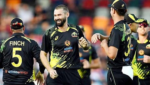 PAK vs AUS : पाकविरुद्धच्या वनडे सीरीजपूर्वी ऑस्ट्रेलियाला मोठा झटका!, ‘हा’ गोलंदाज जखमी 