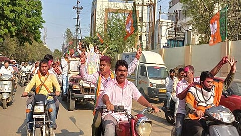 ये तो झाकी है, महाराष्ट्र बाकी है च्या जय घोषात जळगावात विजयोत्‍सव