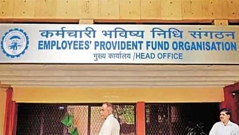 EPFO : आता घरबसल्या जाणून घ्या पीएफ बॅलेन्स, ईपीएफओनं दिल्या ‘या’ ४ सोप्या ट्रिक्स!