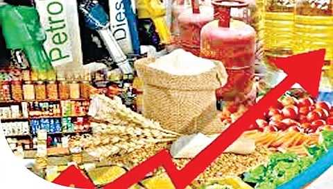 महागाईने मोडले कंबरडे. पैसाच राहिना शिल्‍लक; आर्थिक गणित जुळवताना नाकीनऊ