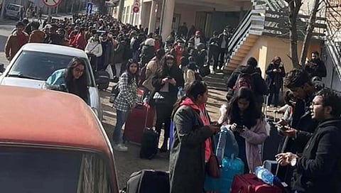 Indian Student : भारतीय विद्यार्थ्यांना बंधक ठेवले असल्याच्या दाव्याचा परराष्ट्र मंत्रालयाकडून इन्कार