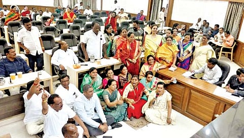 कोल्हापूर : अभियंता धोंगे यांच्या कार्यमुक्तीला स्थगिती 