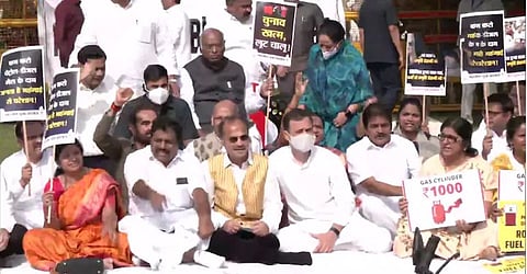 महागाईविरोधात काँग्रेसचा ‘हल्‍लाबोल’, राहुल गांधींसह ज्‍येष्‍ठ नेते उतरले रस्‍त्‍यावर
