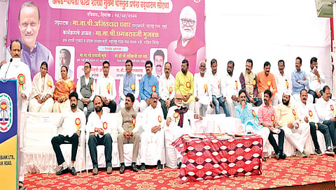 नाशिक : नाशिकरोड-देवळाली व्यापारी सहकारी बँकेच्या अंबड-पाथर्डी शाखा उद्घाटनाप्रसंगी बोलताना अजित पवार. 