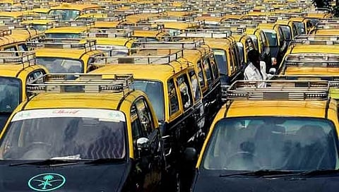 दिल्लीत साेमवारपासून रिक्षा, टॅक्सी, कॅबचालक संघटनांचा बेमुदत संप