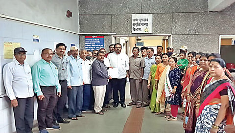 पंचवटी  : पाणीप्रश्नी मनपा मुख्यालयात धडकलेले ओंकारनगरवासीय.