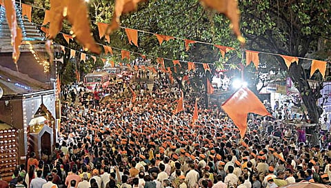दादरला गोल मंदीरासमोर महाआरती; शिवसेनेचे शांततेत शक्‍तिप्रदर्शन