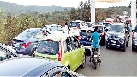 सातारा : महाबळेश्‍वरच्या वाहतूक कोंडीचे ग्रहण सुटेना