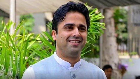 Faisal Patel : काँग्रेसचे ‘संकटमोचक’ अहमद पटेल यांच्‍या पुत्राचे ट्विट, “वाट पाहून मी…”