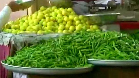 Lemon and chillies : लिंबू, हिरव्‍या मिरचीचे दर का वाढले?, ‘निसर्गा’पाठोपाठ इंधनदरवाढीचाही फटका