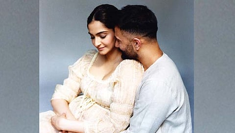 Sonam Kapoor Pregnancy Photoshoot : ‘सर्वात सुंदर प्रेमळ कपल ❤️’