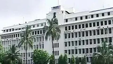 राजकीय साठमारीचा प्रशासनावर परिणाम