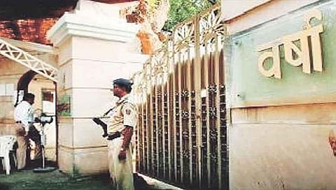 वर्षा निवासस्थानी मुख्यमंत्री- गृहमंत्र्यांमध्ये महत्त्वाची बैठक