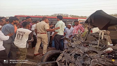 औरंगाबाद : जालना रोड वर भीषण अपघात, पाच ठार झाल्याची शक्यता www.pudharinews 