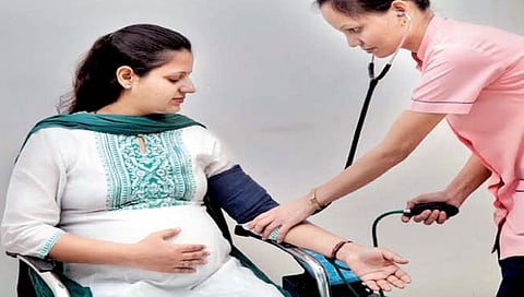 जागतिक उच्च रक्‍तदाब दिन विशेष : आई होताना…जडतोय उच्च रक्‍तदाब