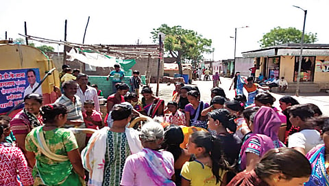 नाशिक : पदरमोड करुन, सामाजिक बांधिलकी जपत भागविली तहान