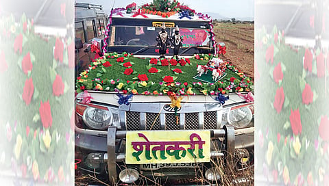 नाशिक : नवरदेवाच्या गाडीवर बळीराजाचा साज