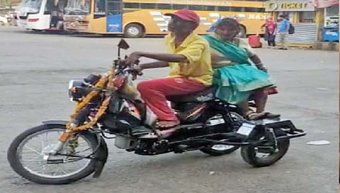 title भिकार्‍याने पत्नीला दिली मोपेडची भेट www.pudharinews.