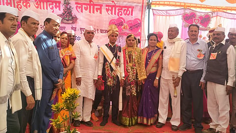 धुळ्यातील 14 जोडप्यांचा आदर्श ; पैसे वाचवून सामुदायिक विवाह