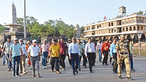 नाशिक : होळकर पूल ते रामसेतू परिसरातील टपर्‍या हटविण्याचे आदेश, मनपा आयुक्तांकडून पाहणी