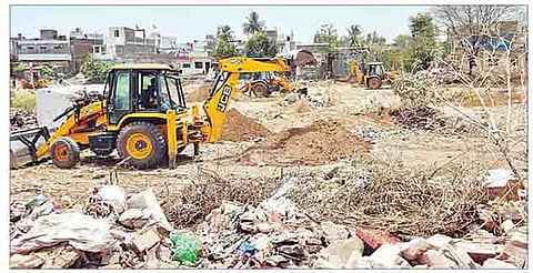 संगमनेरात नॅशनल ग्राऊंडचे अतिक्रमण भुईसपाट