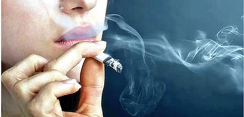 नाशिक : शहरात सार्वजनिक ठिकाणी युवावर्गाचे खुलेआम धूम्रपान