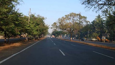 मिरज : छत्रपती शिवाजी रस्त्याची रूंदी झाली कमी