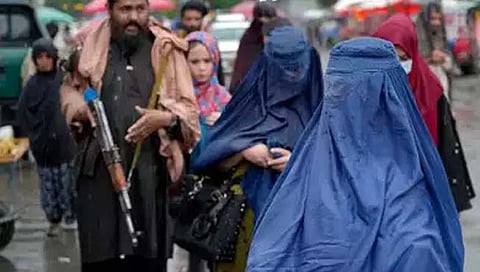 Taliban leader order : तालिबानी फर्मान, अफगाणिस्‍तानमध्‍ये महिलांना सार्वजनिक ठिकाणी बुरखा सक्ती