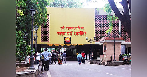बालगंधर्व रंगमंदिराच्या पुनर्विकासाच्या विरोधात कलाकारांचा एल्गार