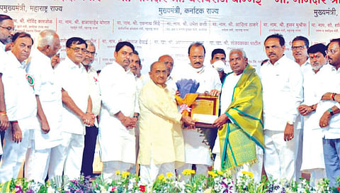 आवाडेंना शिक्षणसेवा, बोरगावेंना मरणोत्तर जीवनगौरव