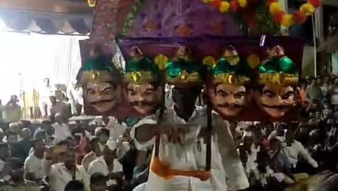 नाशिक : बोहडा उत्‍सवात नरहरी झिरवाळांनी पांडवाची ताटी नाचवले