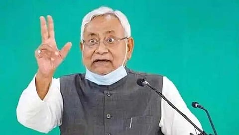 Bihar Hooch tragedy : जो दारु पिणार, तो मरणार : नितीशकुमारांची जीभ घसरली