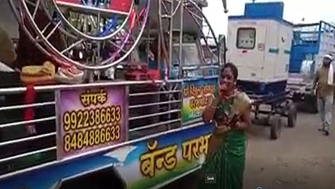 परभणी : लग्‍न समारंभात ‘गीत’ गातानाच ‘संगीता’ यांची एक्झिट (video)