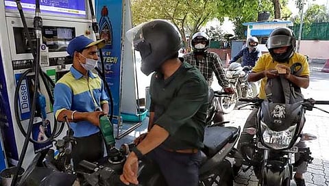 Petrol Diesel Price : पेट्रोल साडे नऊ तर डिझेल सात रुपयांनी होणार स्वस्त; केंद्राची घोषणा