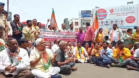 सातारा : ओबीसी आरक्षण प्रश्‍नी राज्य शासनाच्या निषेधार्थ भाजपचे साताऱ्यात रास्ता रोको आंदोलन