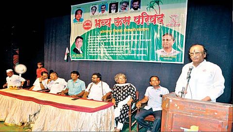 कोल्हापूर : दोन साखर कारखान्यांतील अंतराची अट रद्द करा