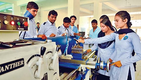 सोलापूर : कोरोनात छत्र हरपलेल्या विद्यार्थ्यांसाठी 2 जागा राखीव