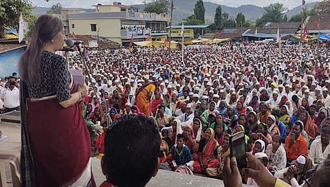 आदिवासी जनतेला हद्दपार करण्याचा सरकारचा डाव : वृंदा करात