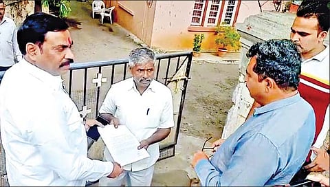 माघारी फिरा, अन्यथा अपात्र करू