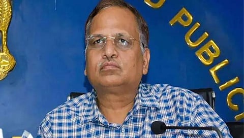 सत्येंद्र जैन यांच्या निकटवर्तीयांकडे सापडले घबाड! १३३ सोन्याच्‍या नाण्‍यांसह २.८२ कोटींची रोकड जप्त
