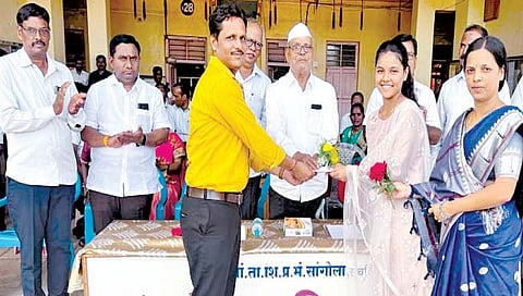 title
सांगोला तालुक्यात गौरी ढोले 98.20 टक्के गुणांसह प्रथम
