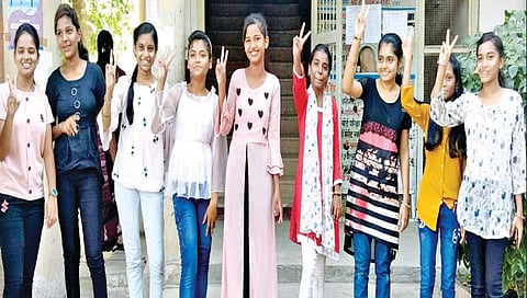 दहावीत सोलापूर जिल्हा पुणे विभागात अव्वल