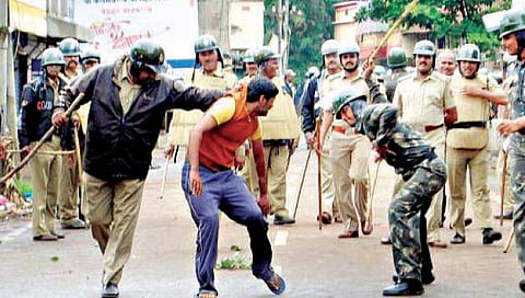 बेळगाव : ‘कानडी’चा वार, ‘मराठी’ ठरतेय गुन्हेगार