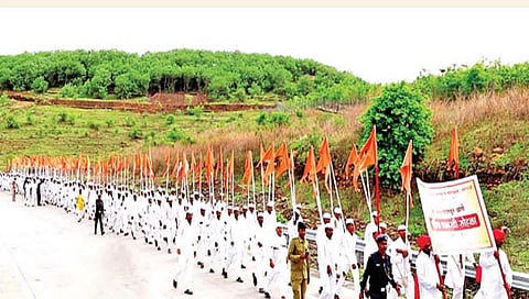 परळी: विठ्ठलभक्तीने दुमदुमला घाट। जाहली सोपी वाट । पंढरीची॥