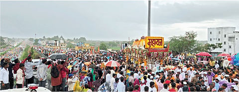 केडगाव चौफुला येथे पडलेला पाऊस. (छाया : विजय चव्हाण) 
