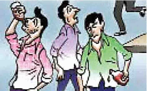 नगर : दारुबंदीमुळे मद्यपींचा शेजारील गावांकडे मोर्चा!