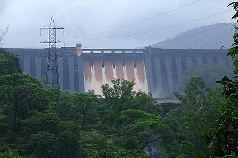 धरणातील ‘प्रकल्पग्रस्तांना पालिकेत नोकरी द्या’
