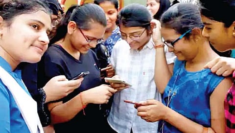 ब्रेकिंग! दहावीच्या निकालाची प्रतीक्षा संपली, उद्या १ वाजता निकाल ऑनलाईन जाहीर होणार