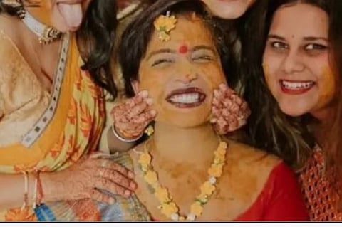 क्षमा बिंदूने आपल्‍या घरातच निवडक नातेवाईक आणि मित्र -मैत्रीणींच्‍या उपस्‍थित स्‍व:विवाह उरकला.